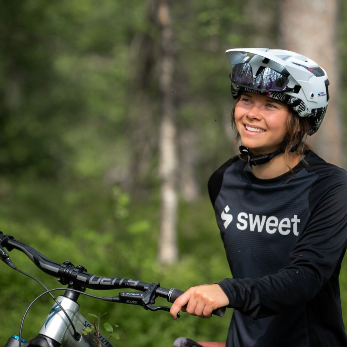 BUSHWHACKER 2VI MIPS HELMET - BLOCK PARTY