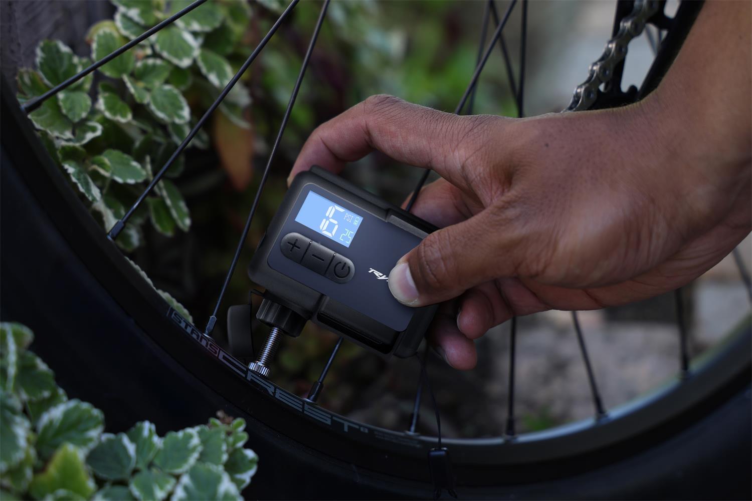 Flow Rider Pumps Ryder E-Flow Electric Bike Pump – Bikeaholic