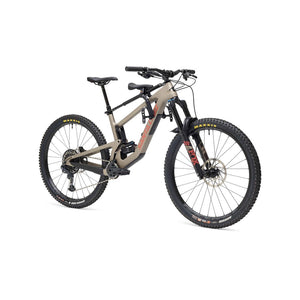 1_1_pro_seat_gen2_right_45_white_background (1)