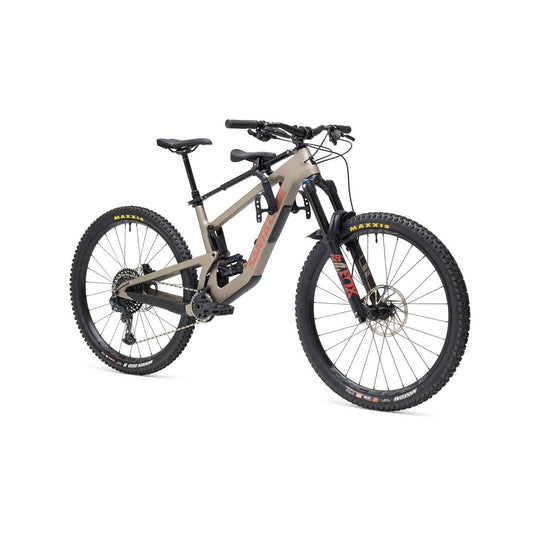 1_1_pro_seat_gen2_right_45_white_background (1)